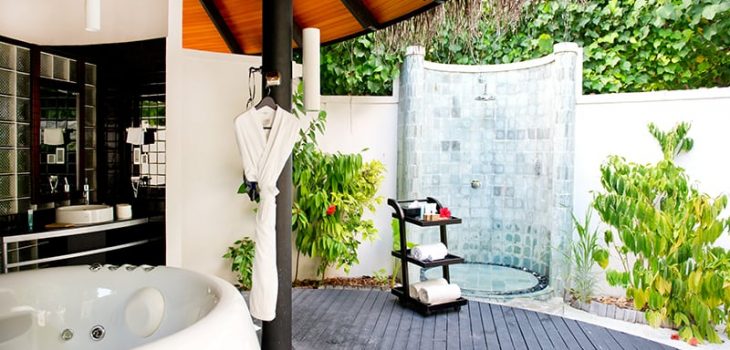 9 Outdoor Shower Floor Ideas With Pictures