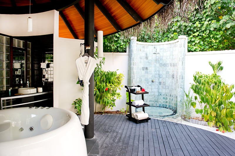 9 Outdoor Shower Floor Ideas With Pictures