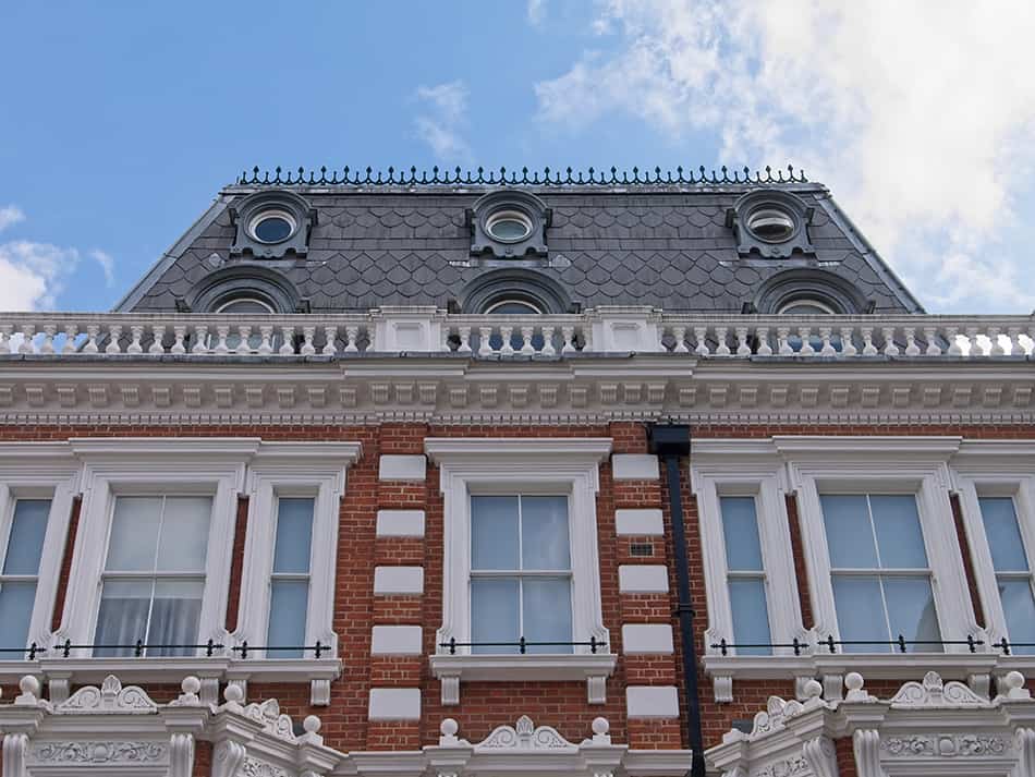 Finestre a ghigliottina di una casa in stile vittoriano