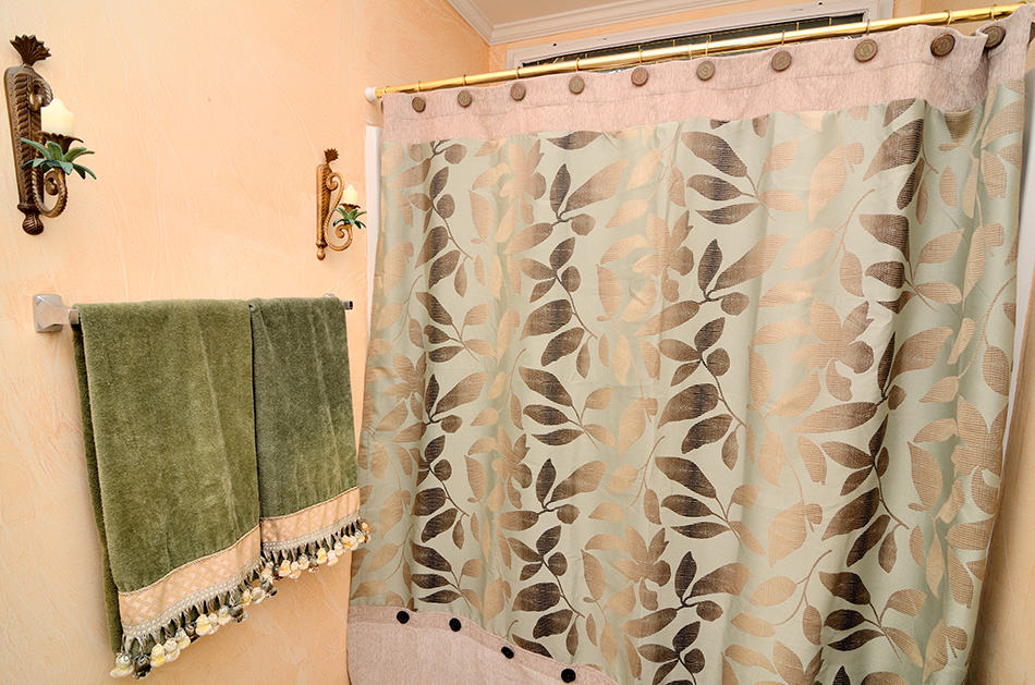 Shower Curtain Alternatives to Upgrade the Look of Your Bathroom
