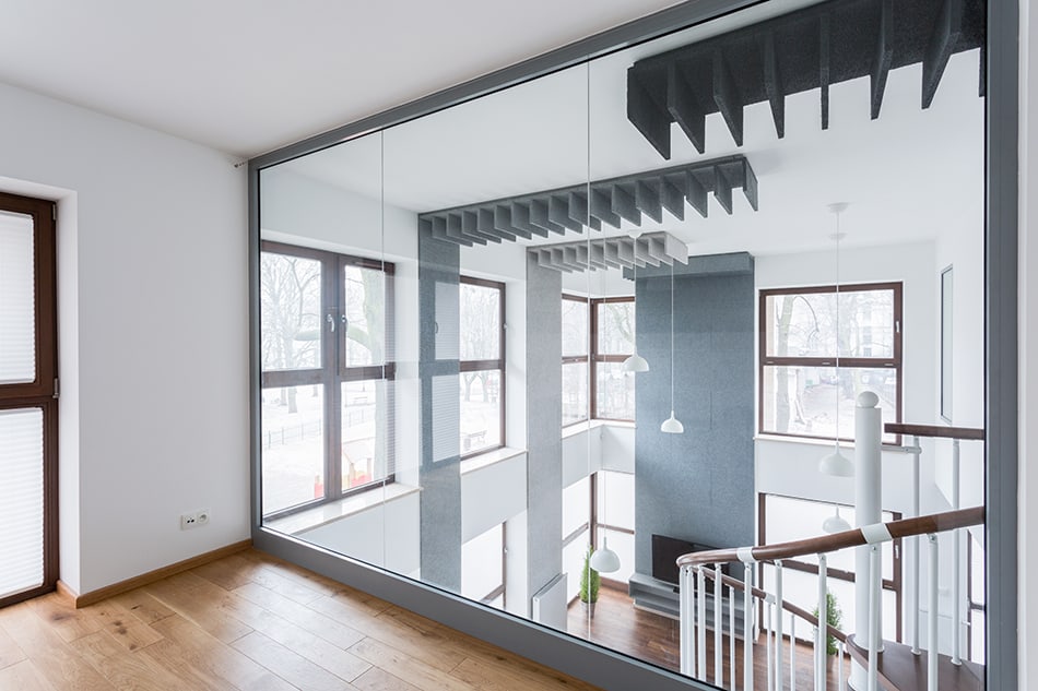 Single mirrored wall to expand the space