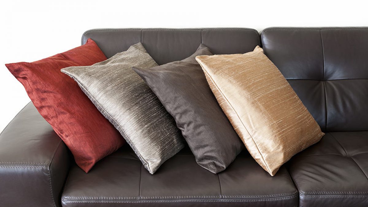 Throw Pillows For Your Brown Couch, Accent Pillows On Leather Sofa