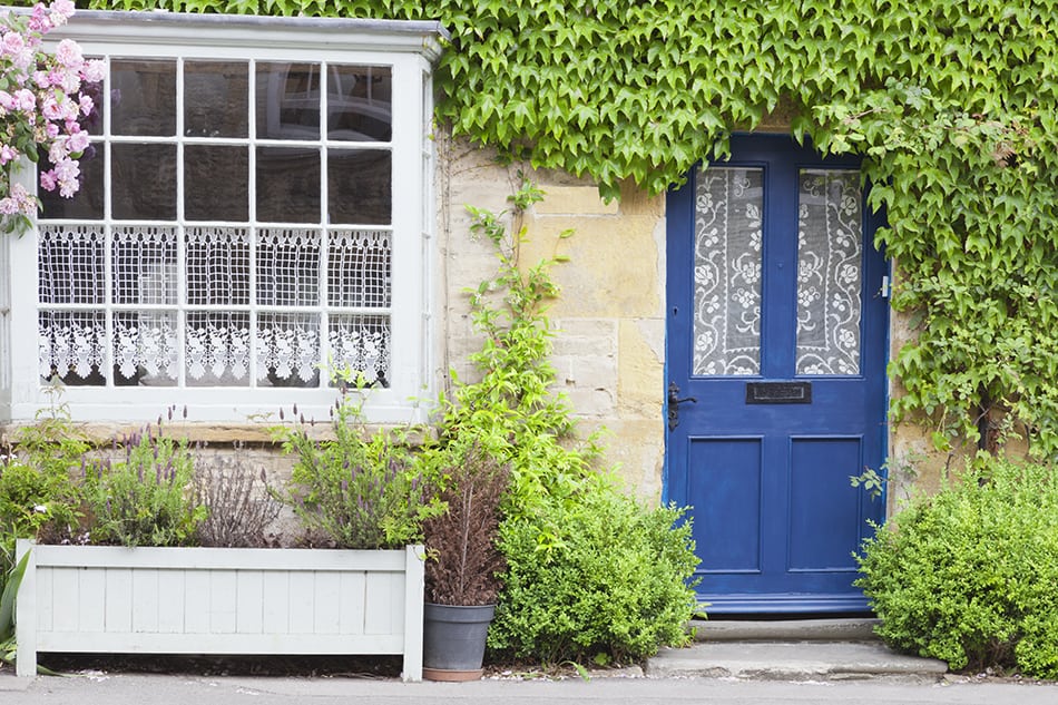 Dark Blue for a Quiet Statement