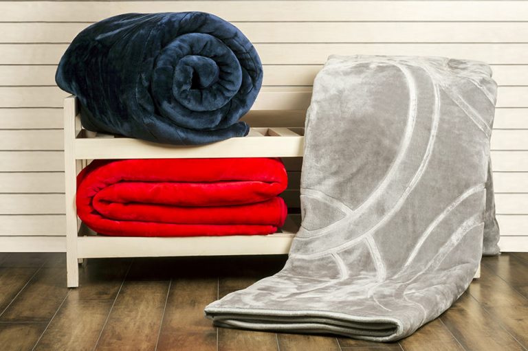 Blanket vs Comforter What are Their Differences and Pros and Cons