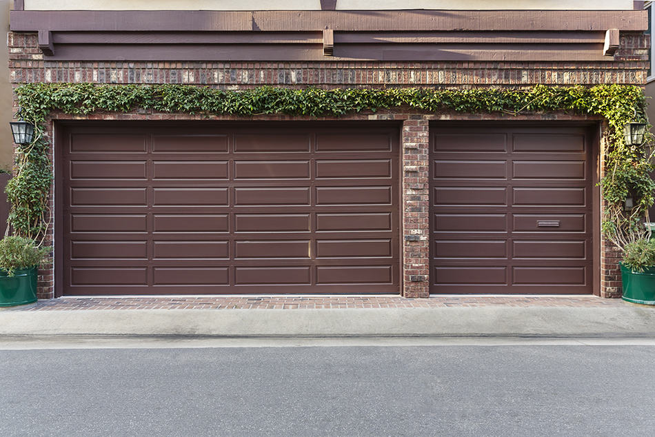 Decorative Door Features for Traditional Exteriors