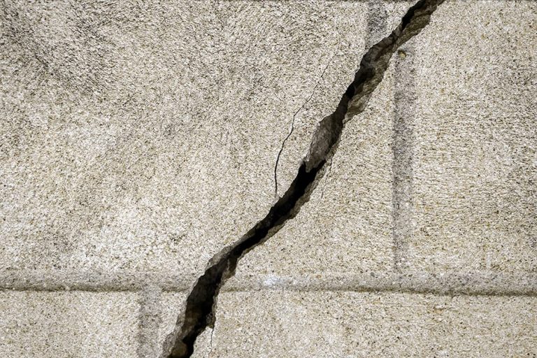 Cracks in Wall & How to Fix Them Homenish