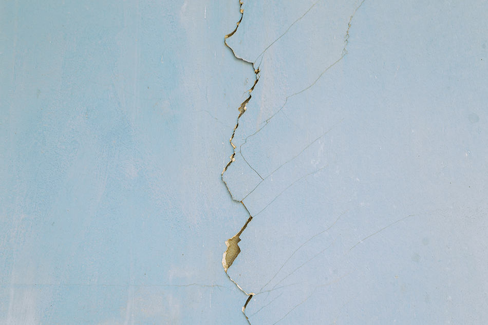 Minor Cracks in Drywall 