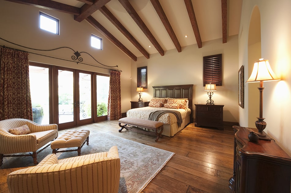 Brown and White Bedroom for a Romantic Atmosphere