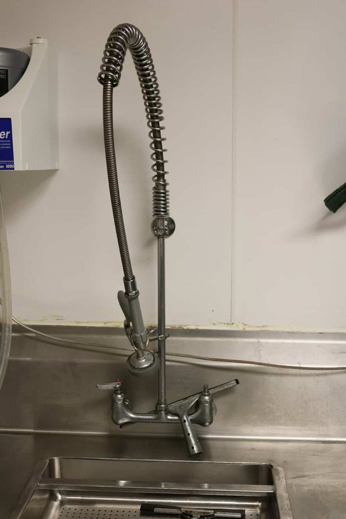 15 Parts of a Kitchen Sink (with a 3D Illustrated Diagram) Homenish