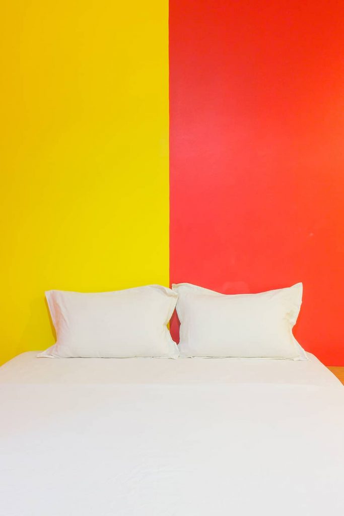 13 Two-Color Combinations for Bedroom Walls