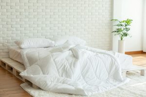 How to Remove Yellow Stains From White Sheets