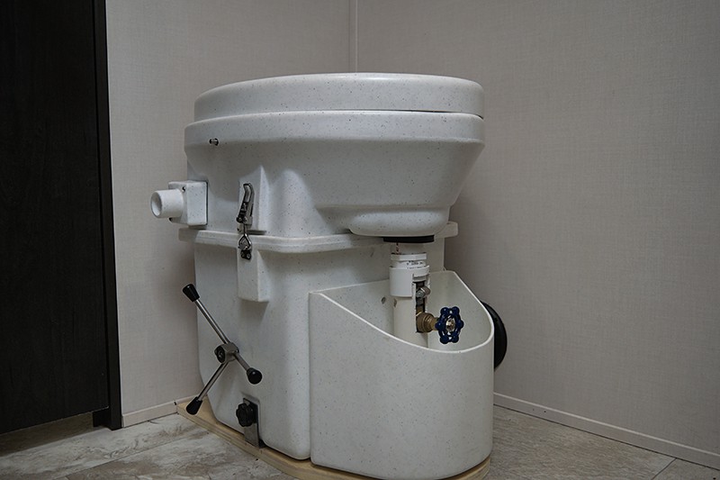 Waterless Toilet