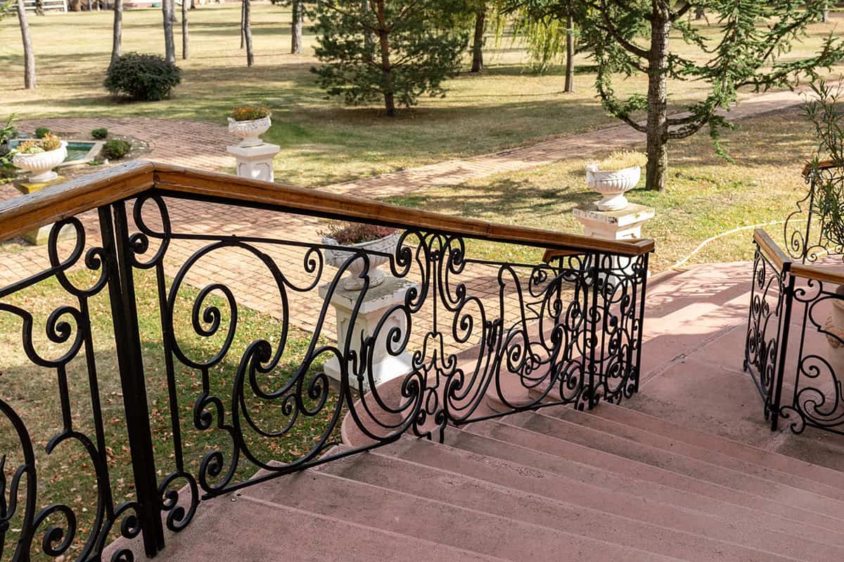 46 Timeless & Trendy Porch Railing Ideas You’ll Love