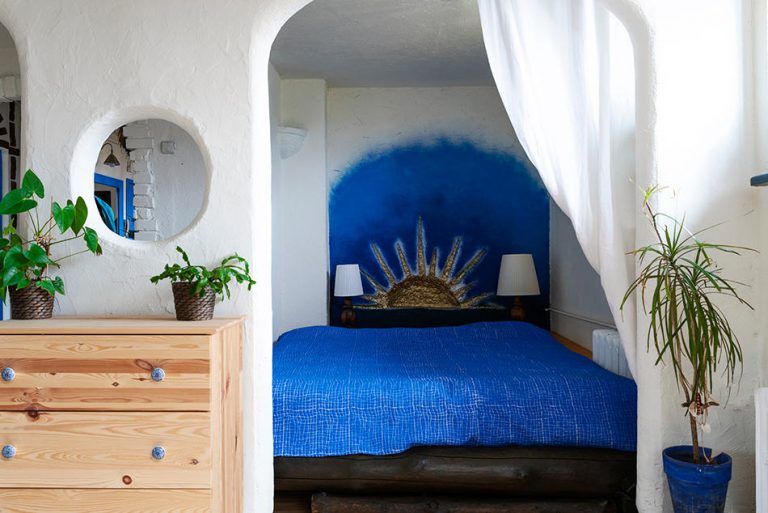 9 Greek Bedroom Decor Ideas for a Mediterranean Feel - Homenish