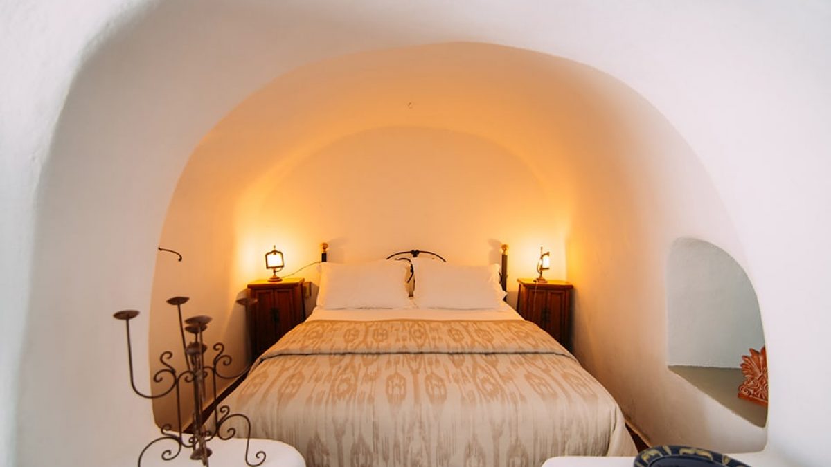 9 Greek Bedroom Decor Ideas For A Mediterranean Feel Homenish