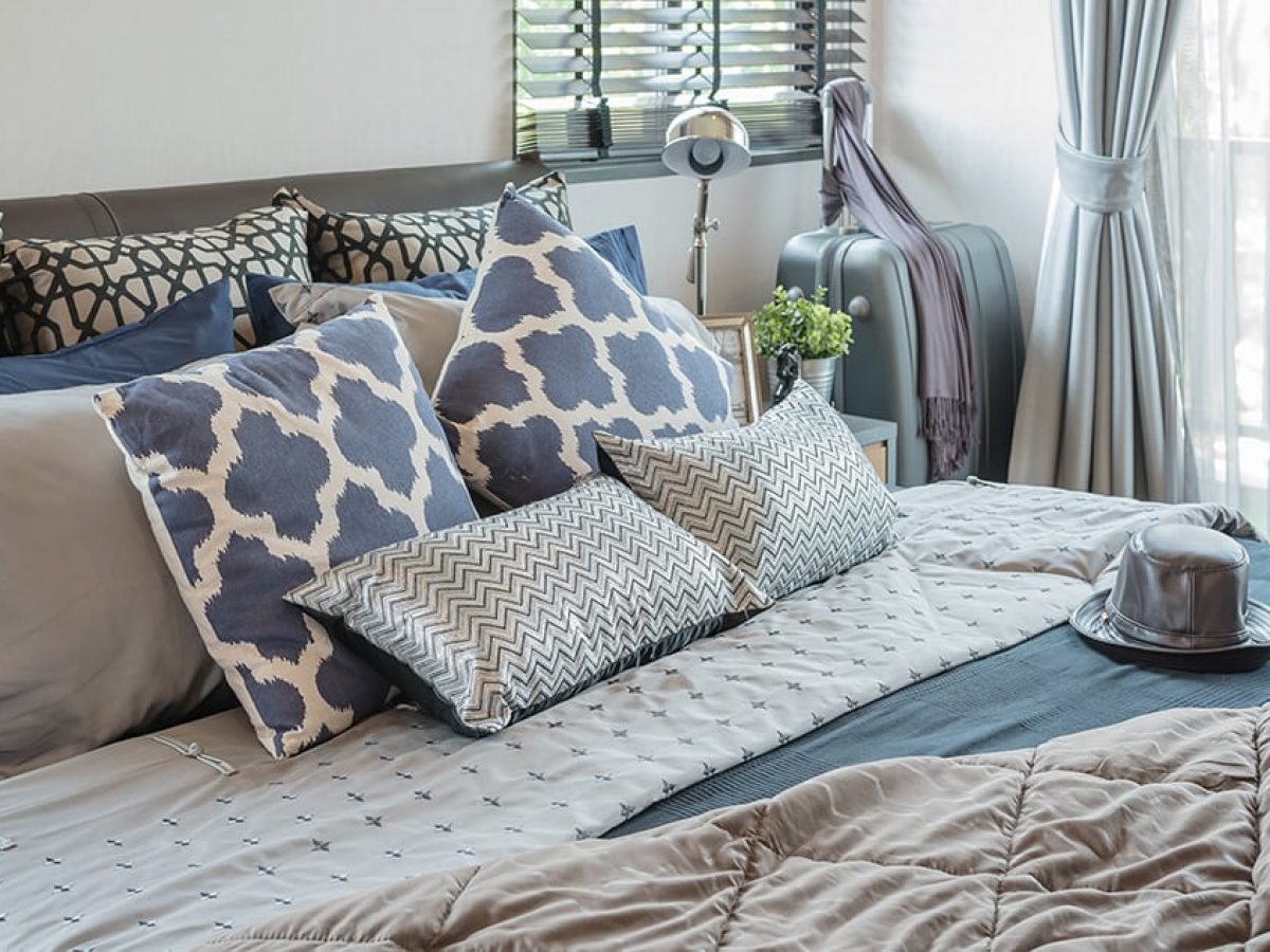 is it better to sleep on one or two pillows