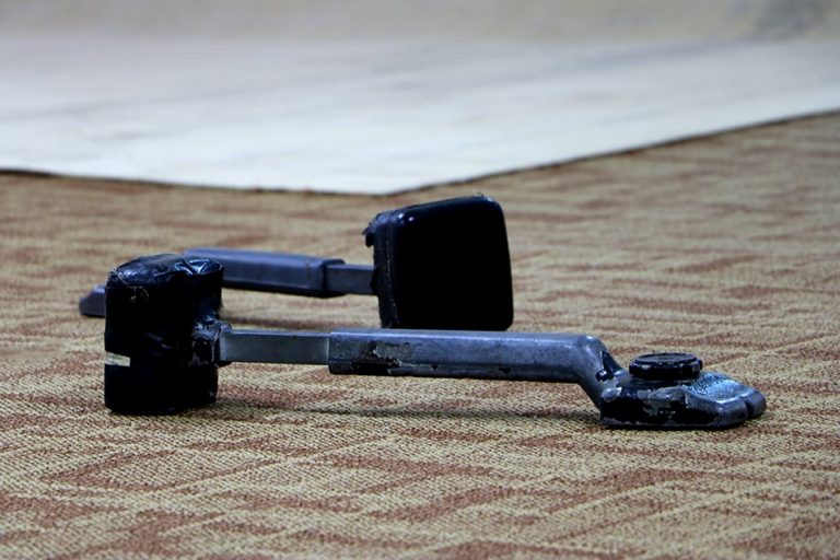 Install Carpet without Knee Kicker (5Step Guide) Homenish