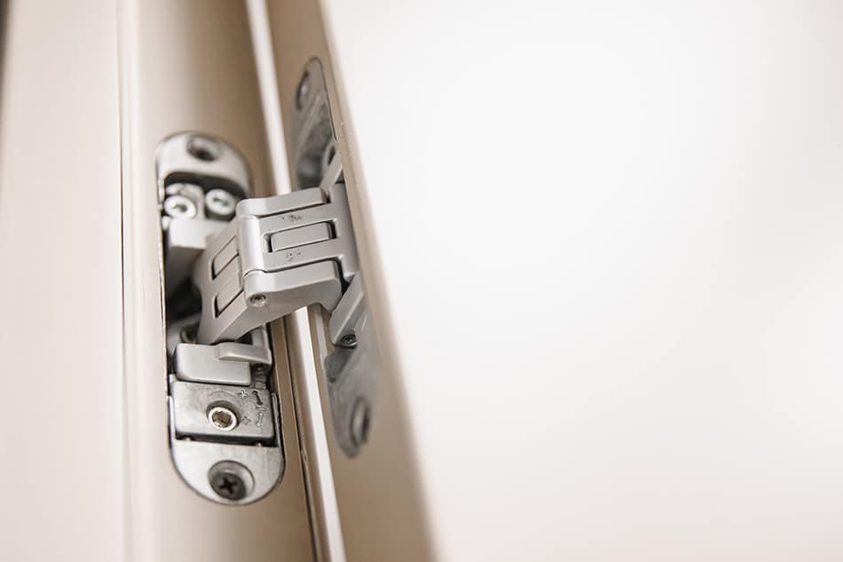 The Flush Hinge