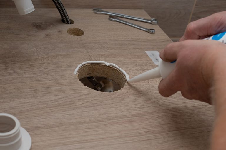 How Long Does Caulk Take to Dry? Homenish