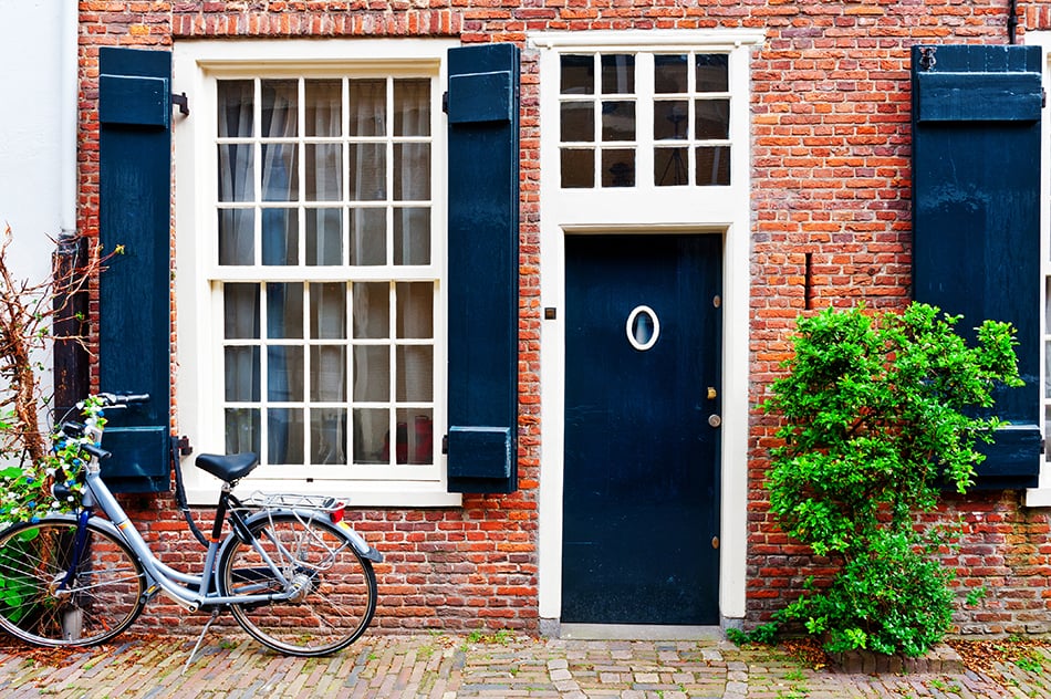 Best Front Door Colors for a Red Brick House