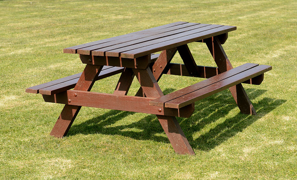 Pros and Cons of Picnic Tables