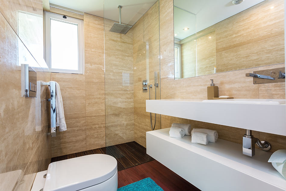 Luxurious and Spacious Bathroom with Floor-to-Ceiling Tiles