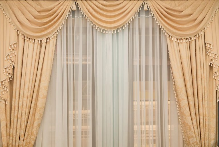 What Color Curtains Go With Orange Walls? (8 Color Options) Homenish