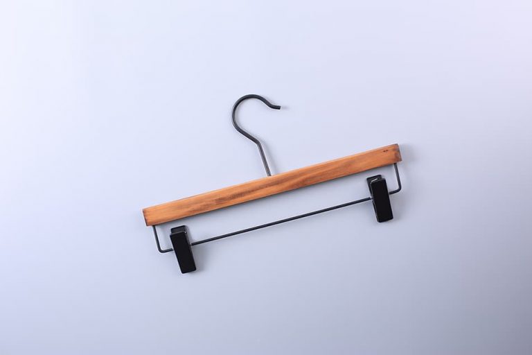 How to Hang a Blanket on a Wall (9 Methods) Homenish