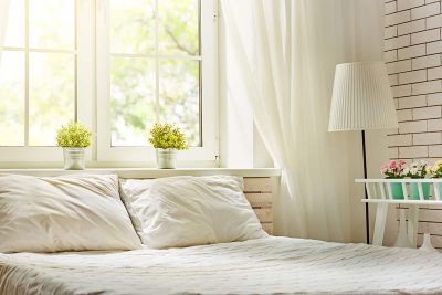 What Color Sheets Go With a White Comforter