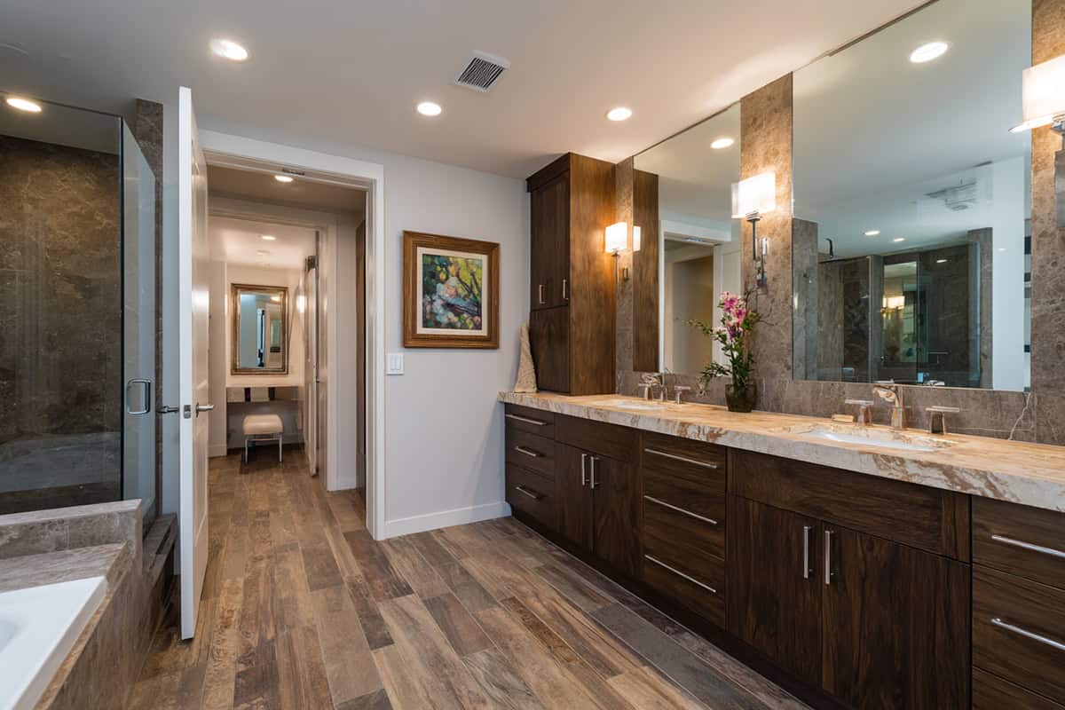 Master bathroom 2