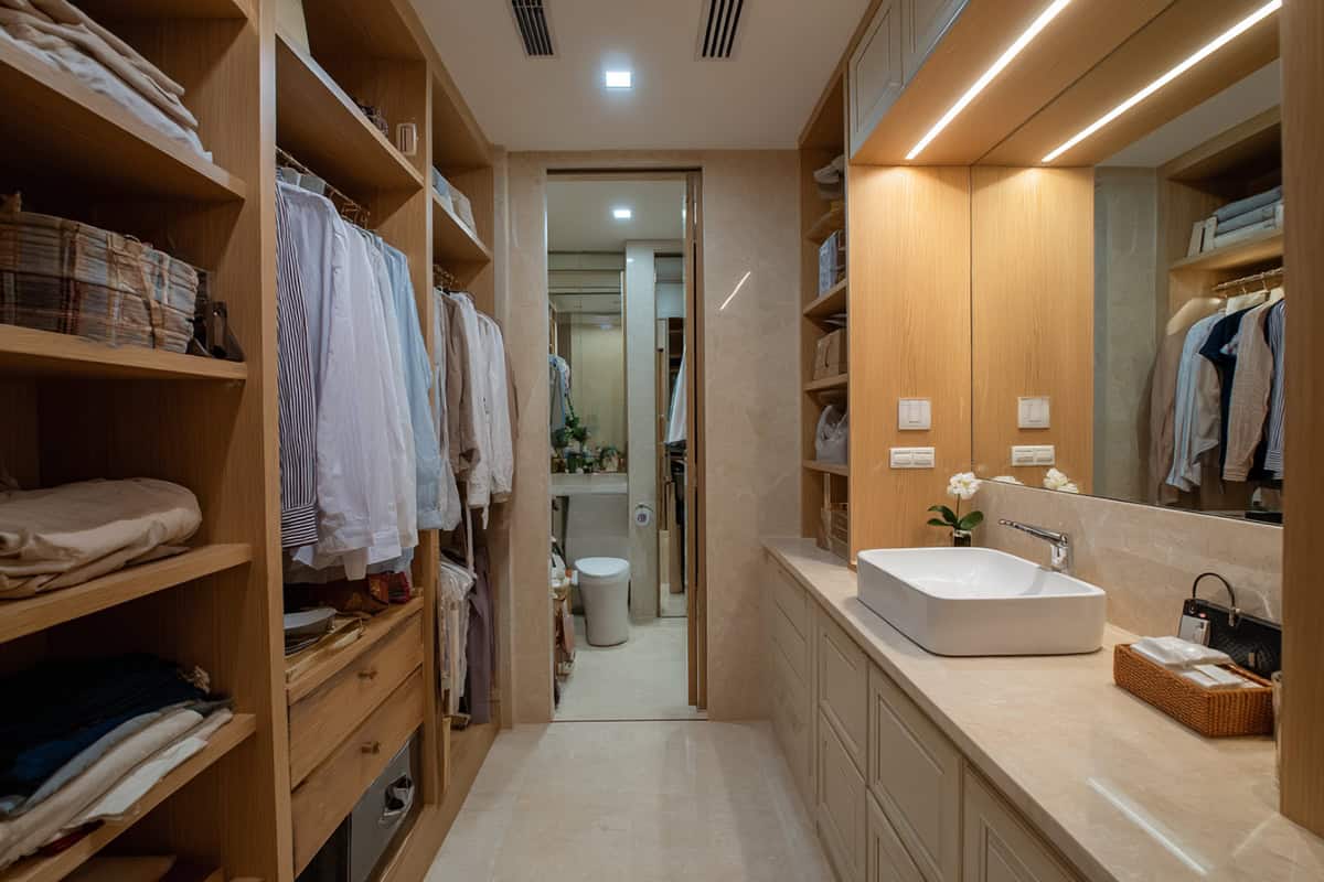 Master bathroom 3