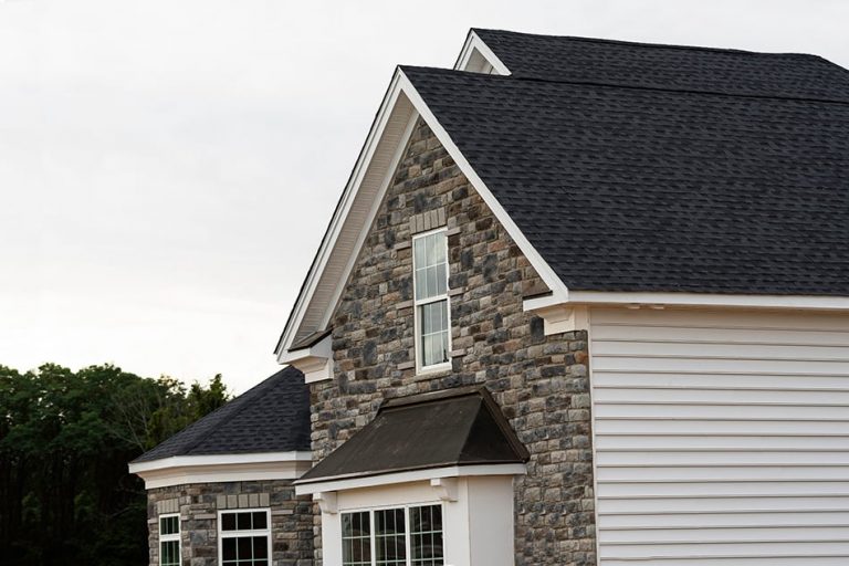 11 Appealing House Colors with a Black Roof Homenish