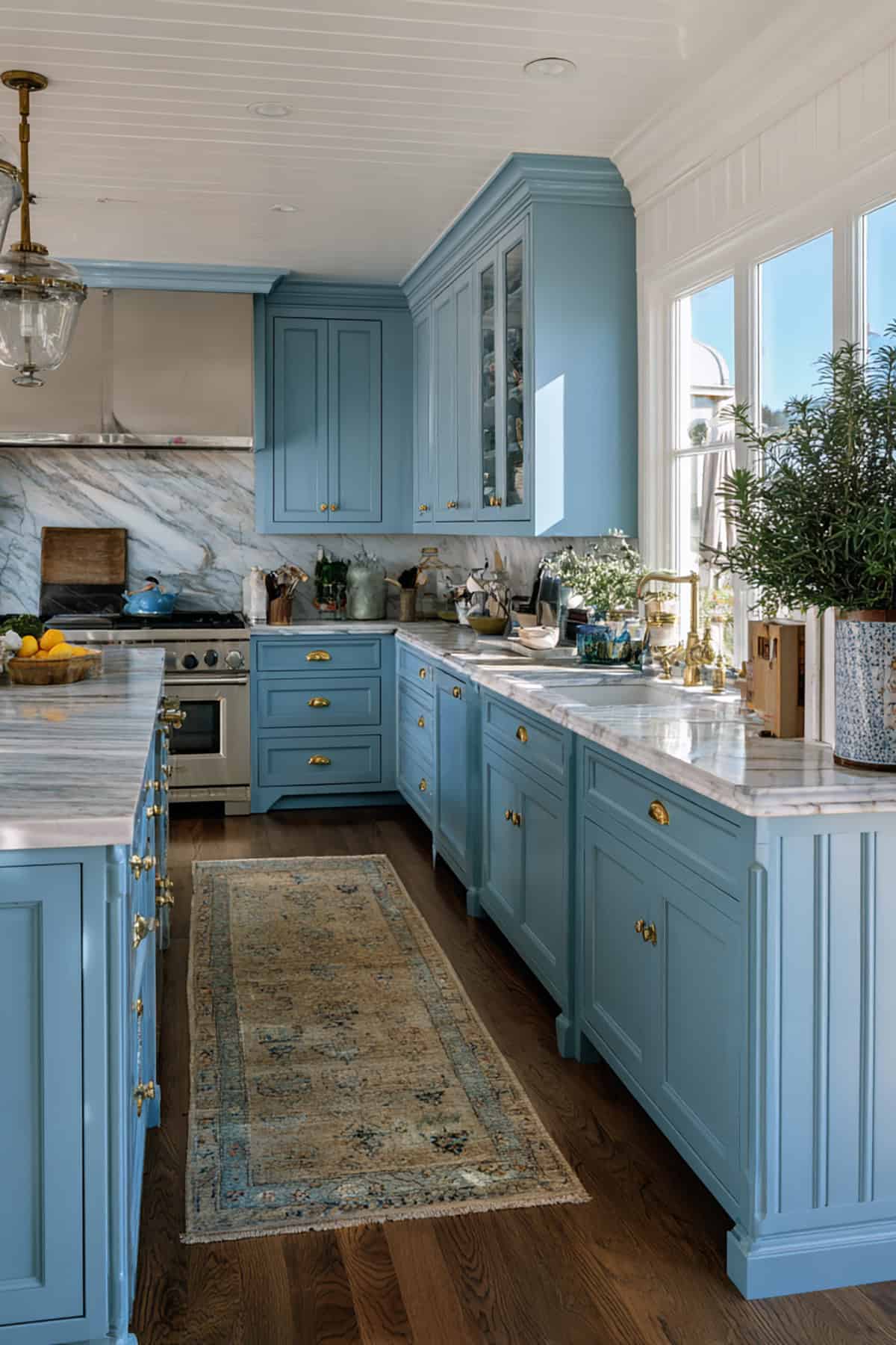 Bright Coastal L Shaped Kitchen With Blue and White Palette