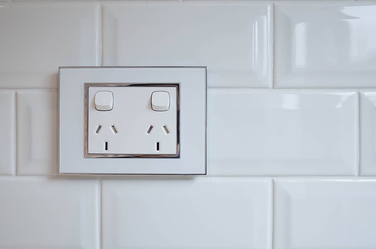 Best Color Switch Plates and Outlets for White Walls 