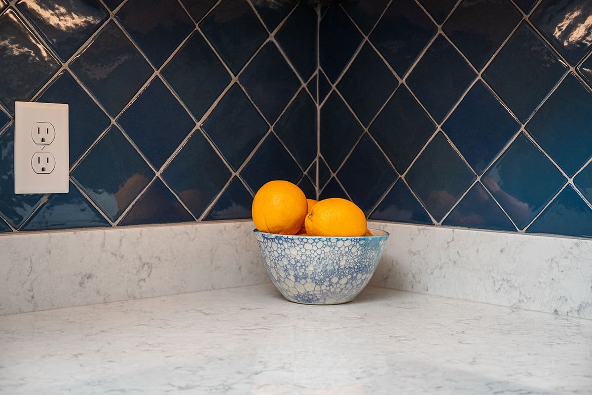 Contrasting Backsplash