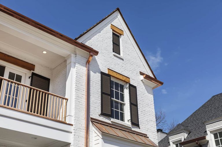 What Color Gutters For a White House? (6 Options for Increased Curb