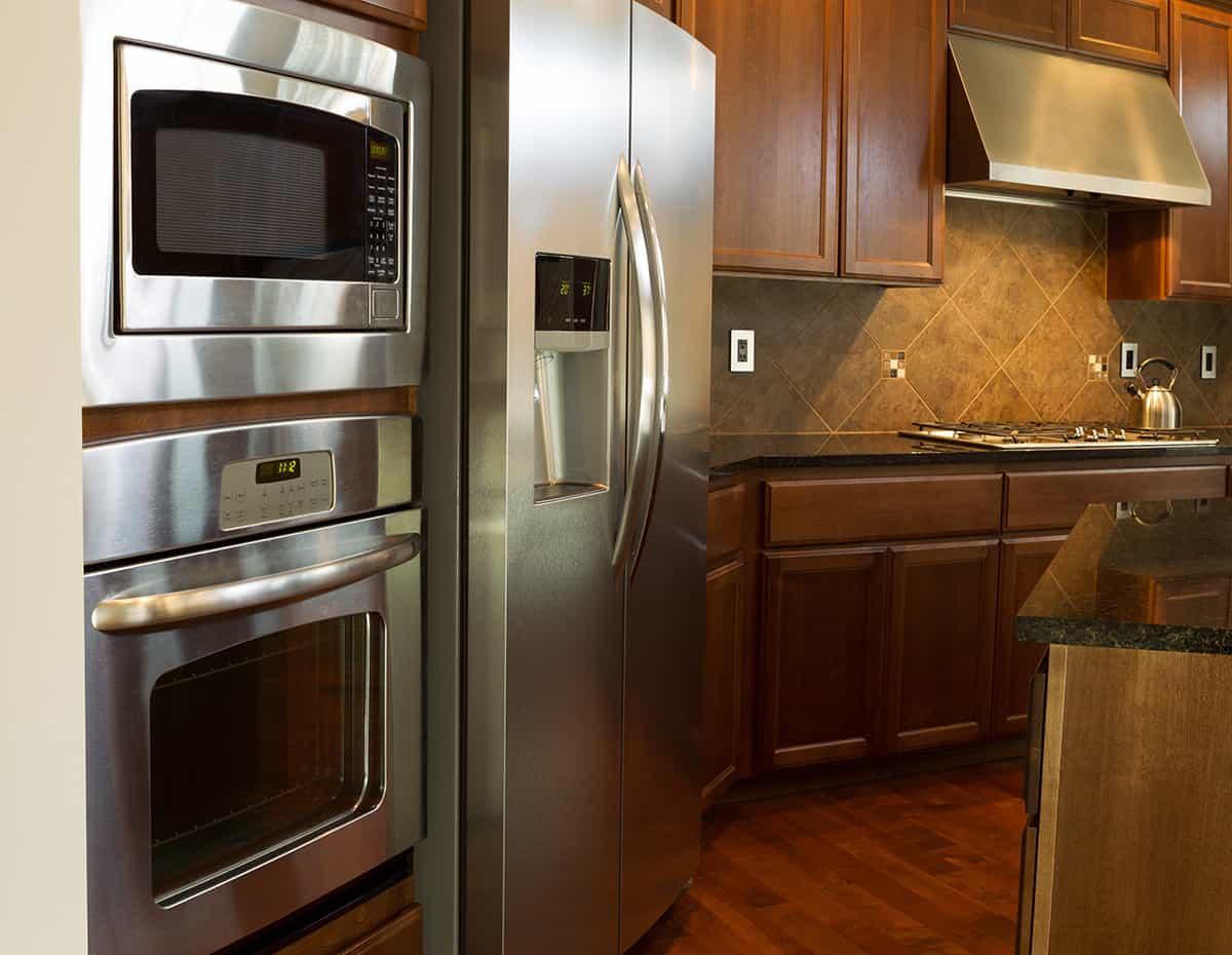 Earthy Tones for Backsplash and Cabinets