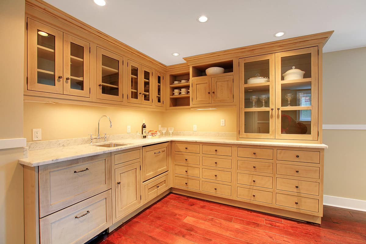 10 Gorgeous Kitchens With Light Wood Cabinets