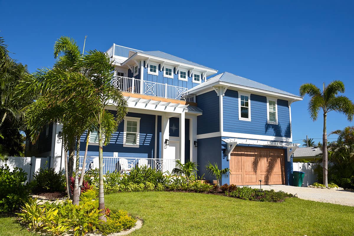 8 Beautiful Beach House Exterior Colors For Inspiration  Homenish