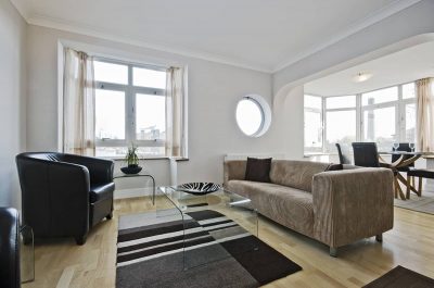 9 Bay Window Living Room Layouts (with Floor Plans) - Homenish