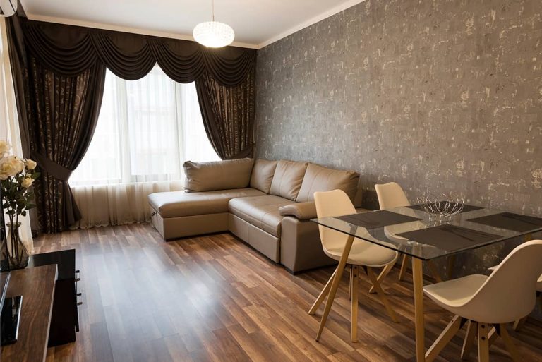 What Color Curtains Go with Brown Sofa [16 Pleasing Options] Homenish