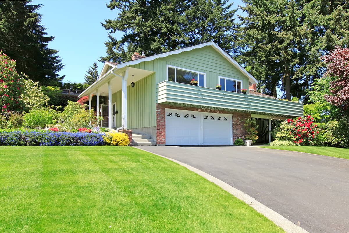 9 Classic Green House with Brown Trim Combinations