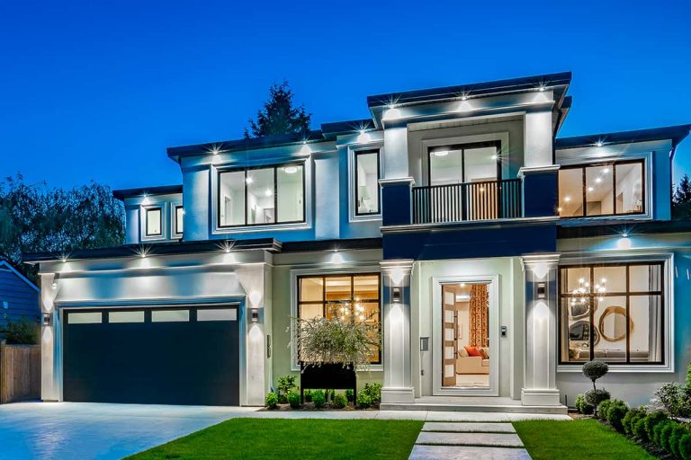 4 Charming Blue House with Black Trim Combinations - Homenish