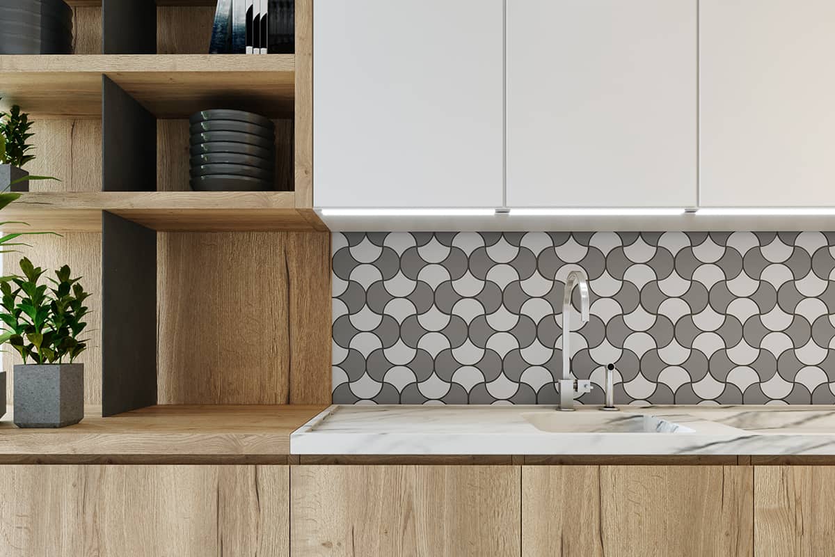 What is a backsplash?