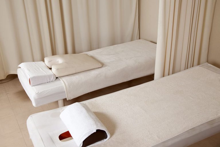 Massage Table Dimensions and Guidelines (with 3 Drawings) Homenish