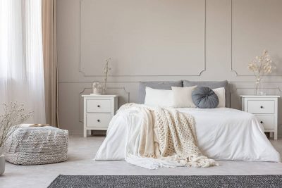 What Color Bedding Goes with Cream Walls: 13 Attractive Options