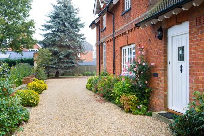 What Color Mulch Goes with A Red Brick House?