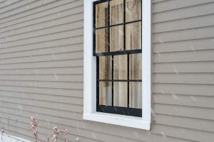What Color Siding Goes With Black Windows: 7 Sophisticated Options