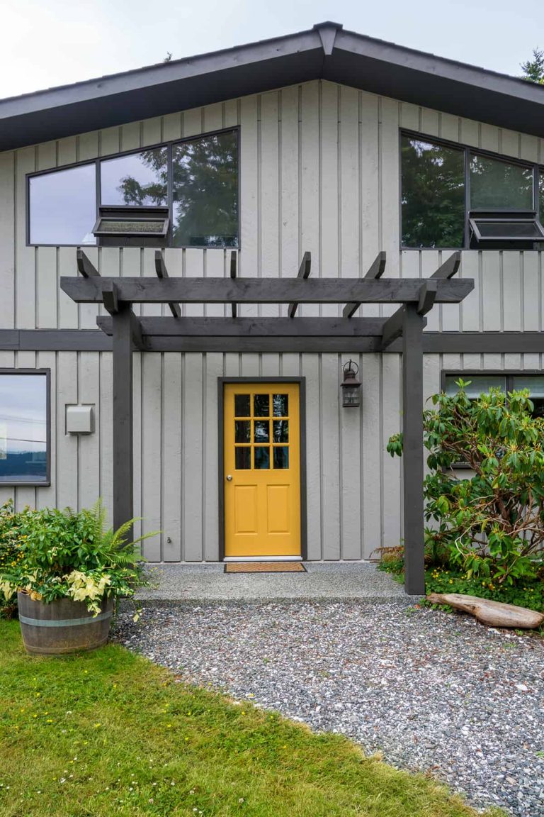 9 Mid-Century Front Door Colors to Bring Flair to Your Entrance