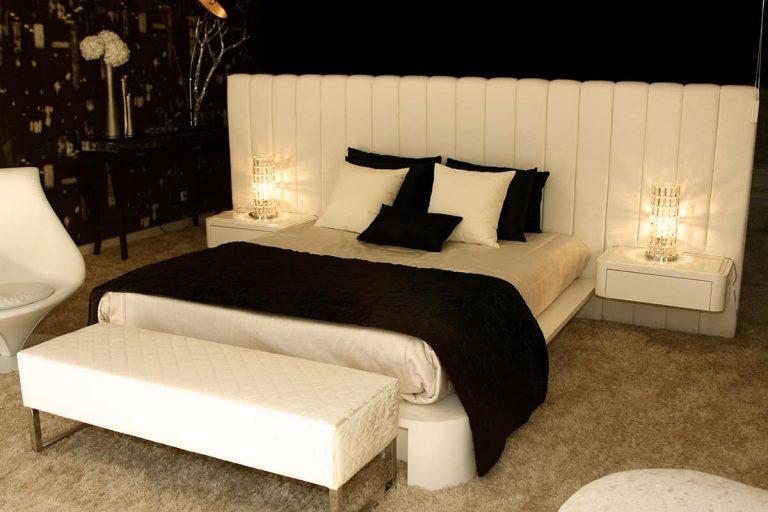 What Color Bedding Goes With White Furniture (8 Luxurious Options